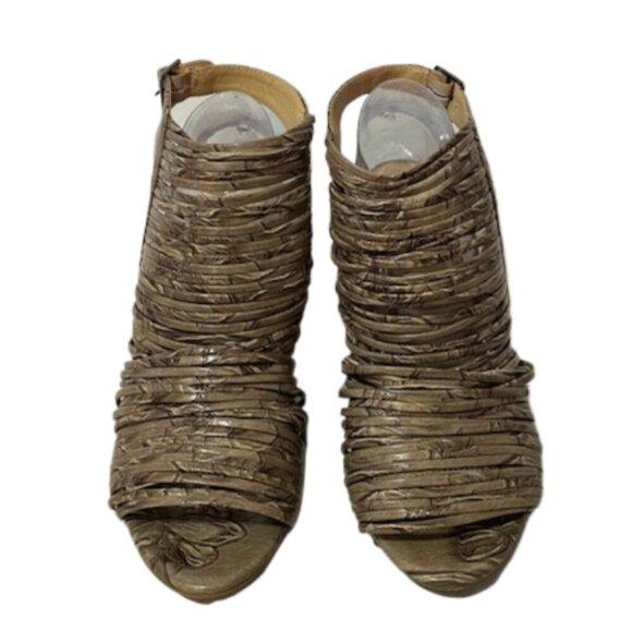 NWOB C COMFORT Womens Taupe Slinky Textured Embossed Peep Toe Heels Size 11 Boho - Picture 2 of 6